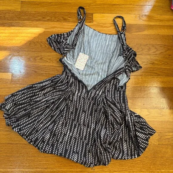 Free People Paper Flower Single Ruffle Black Print A-Line Mini Dress -Size 8 NWT - Picture 6 of 6